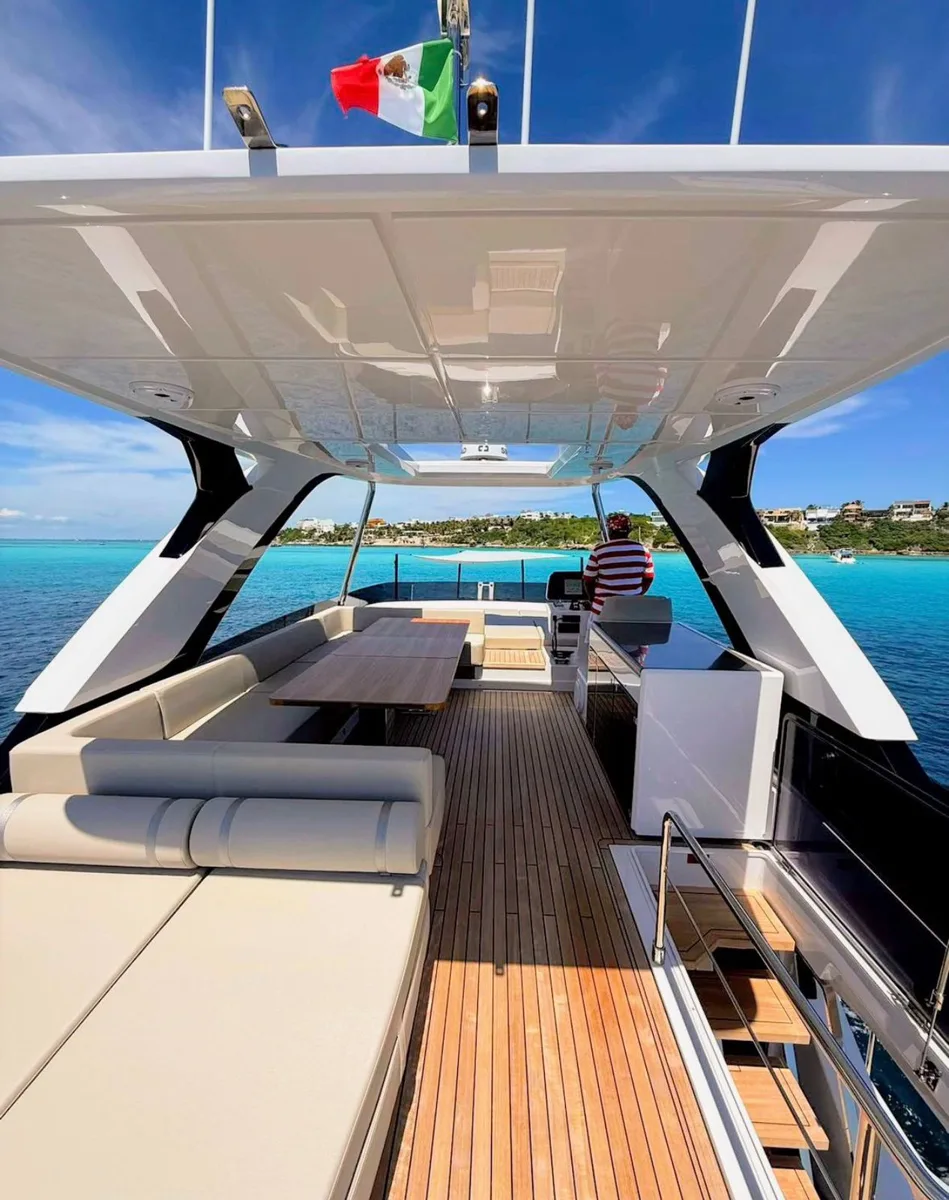 FERRETI 70FT — photo 2